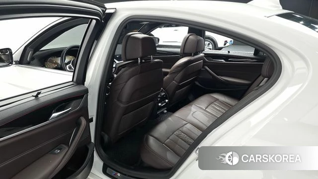 BMW 5 Series (G30) 2023 Белый из Кореи, фото 3