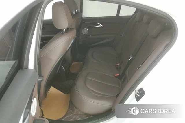 BMW 1 series 2023 Белый из Китая, фото 3