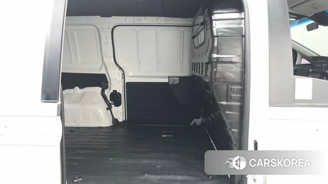 Hyundai Staria 2023 Белый из Кореи, фото 3