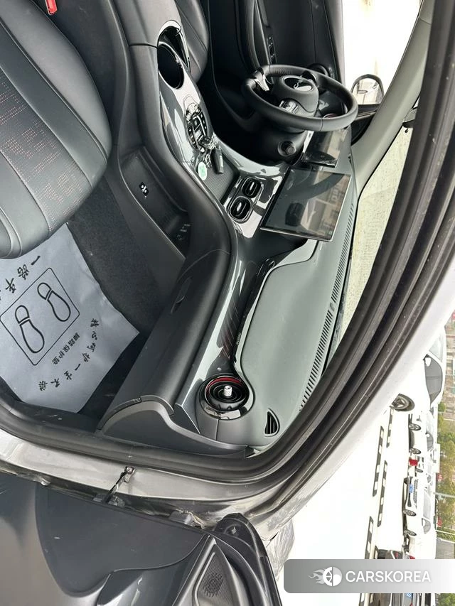 BYD e2 2023 Темно-серый из Китая, фото 3