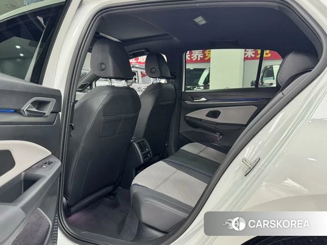 Volkswagen Golf 2024 Белый из Китая, фото 3