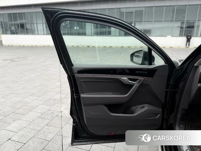 Volkswagen Touareg 2021 Черный из Китая, фото 3