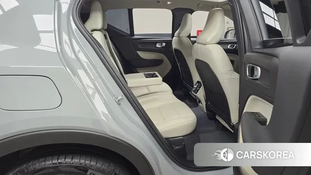 Volvo XC40 2024 Серый из Кореи, фото 3