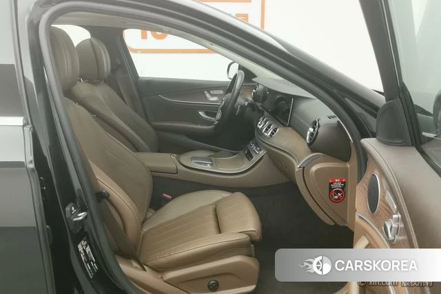 Mercedes-Benz E-class 2022 Черный из Китая, фото 3
