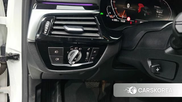 BMW 5 Series (G30) 2020 Белый из Кореи, фото 3