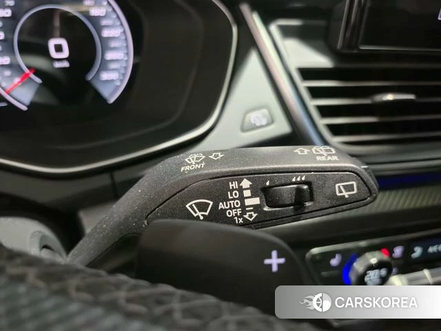 Audi Q5L Sportback 2021 Темно-серый из Китая, фото 3