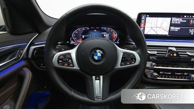 BMW 5 Series (G30) 2023 Белый из Кореи, фото 3