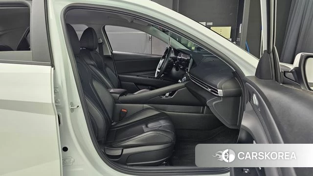 Hyundai The New Avante (CN7) 2024 Белый из Кореи, фото 3