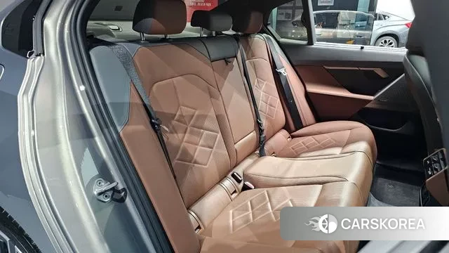 BMW 5 Series (G60) 2025 Серебристо-серый из Кореи, фото 3