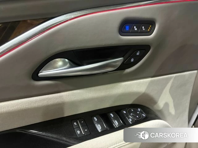 Cadillac Escalade 5th Generation 2023 Белый из Кореи, фото 3