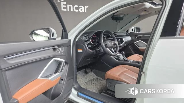 Audi Q3 (F3) 2022 Белый из Кореи, фото 3