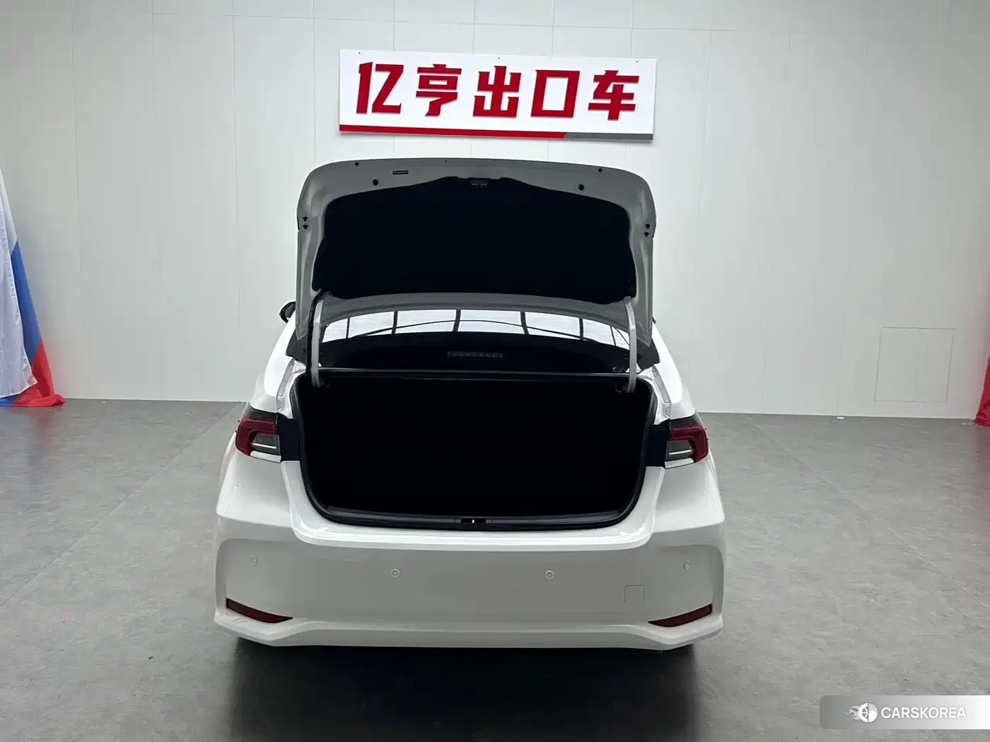 Toyota Corolla 2022 Белый из Китая, фото 3