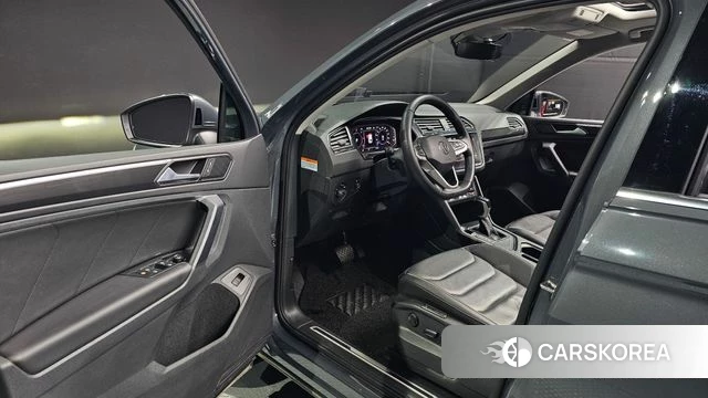 Volkswagen Tiguan second Generation 2024 Серый из Кореи, фото 3