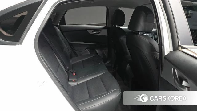 Kia The New K3 2nd generation 2021 Белый из Кореи, фото 3