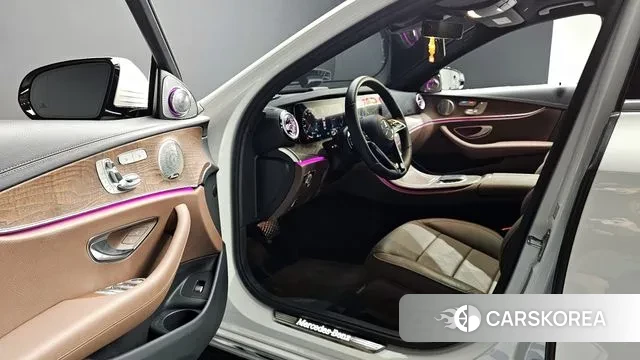 Mercedes-Benz E-Class W213 2023 Белый из Кореи, фото 3