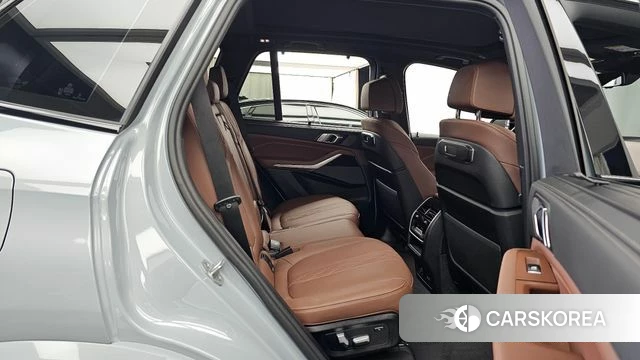 BMW X5 (G05) 2023 Серебристо-серый из Кореи, фото 3