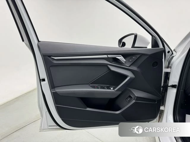 Audi A3 2023 Белый из Китая, фото 3