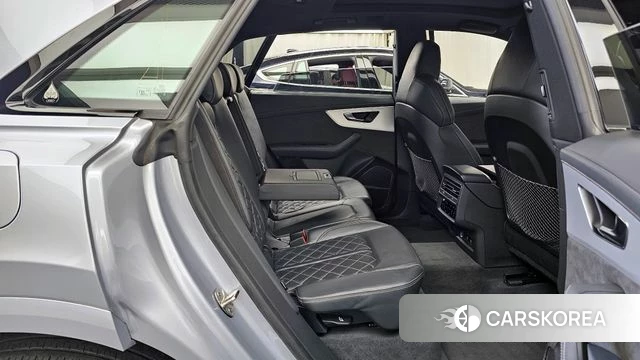 Audi Q8 (4M) 2021 Светло-серебряный цвет из Кореи, фото 3