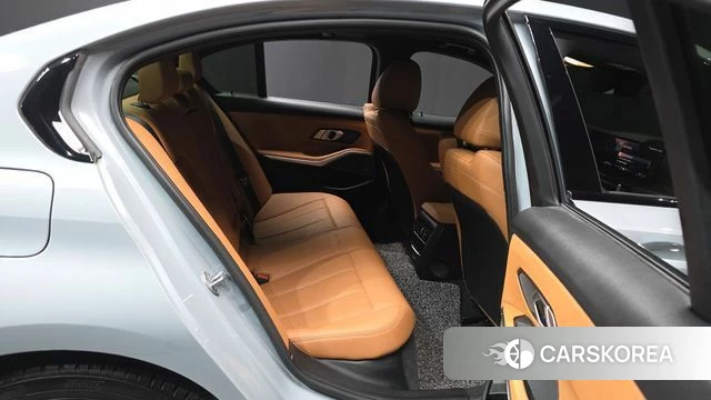 BMW 3 Series (G20) 2025 Серебристо-серый из Кореи, фото 3
