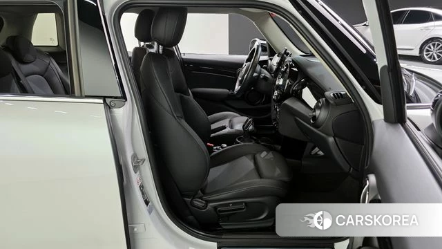 Mini Cooper 2023 Белый из Кореи, фото 3