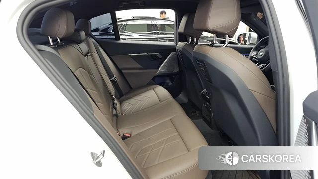 BMW 5 Series (G60) 2025 Белый из Кореи, фото 3
