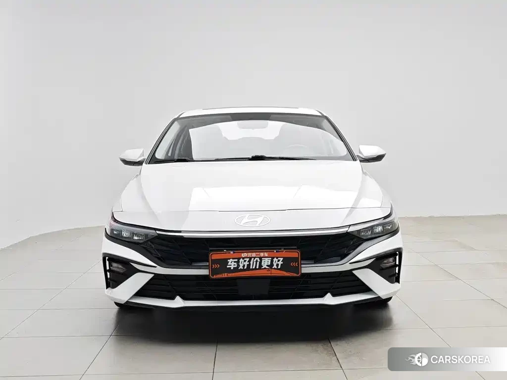 Hyundai Elantra 2023 Белый из Китая, фото 4