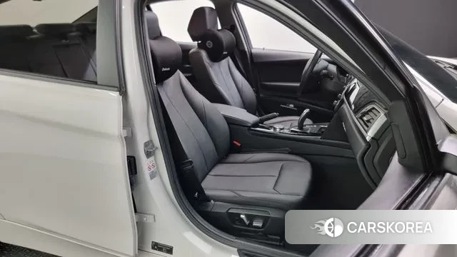 BMW 3 Series (F30) 2018 Белый из Кореи, фото 3