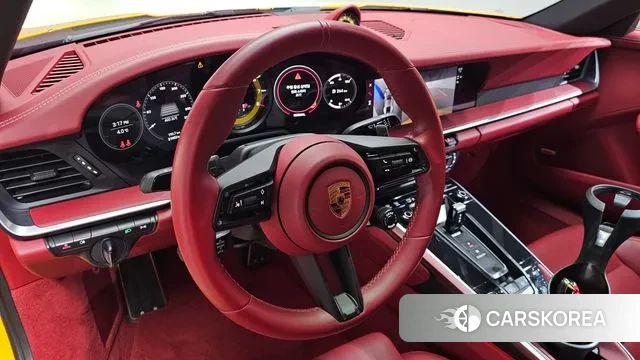 Porsche 911(992) 2023 Желтый из Кореи, фото 3