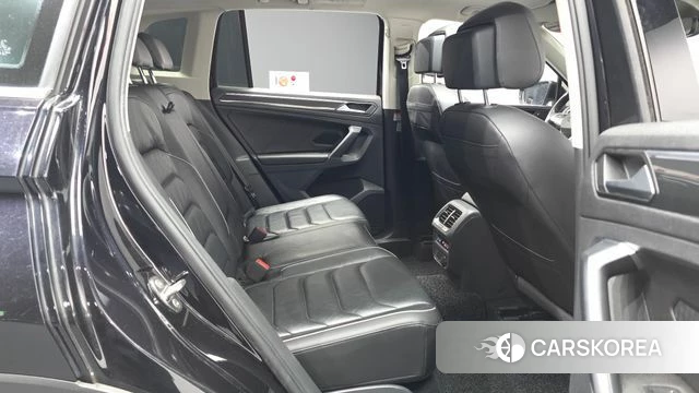 Volkswagen Tiguan second Generation 2021 Черный из Кореи, фото 3