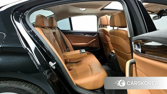 BMW 5 Series (G30) 2021 Черный из Кореи, фото 3