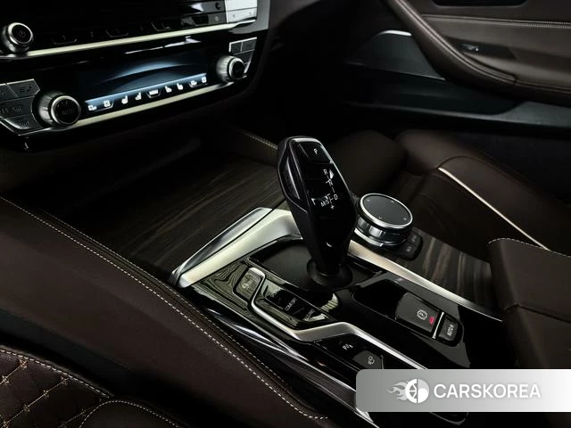 BMW 5 series 2022 Черный из Китая, фото 3