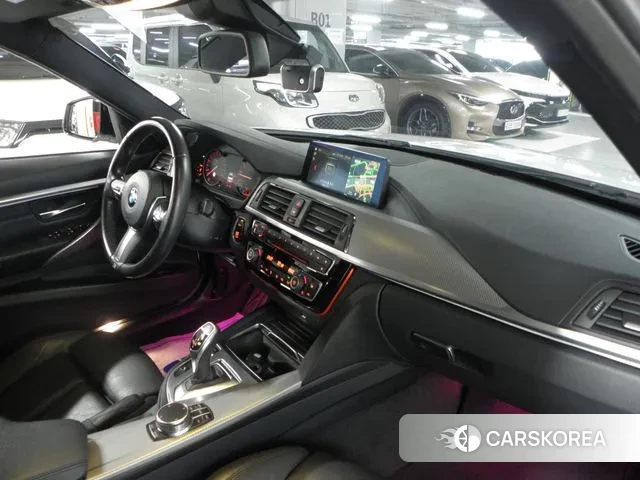 BMW 3 Series (F30) 2018 Белый из Кореи, фото 3