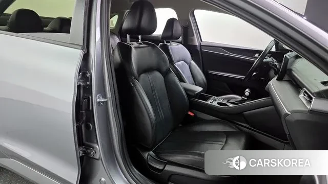 Kia K5 3rd generation 2023 Серебряный из Кореи, фото 3