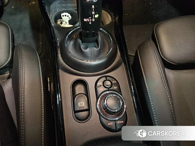 Mini Cooper Clubman 2023 Серебристо-серый из Кореи, фото 3