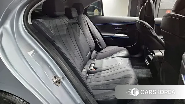 Mercedes-Benz E-Class W214 2024 Серебристо-серый из Кореи, фото 3