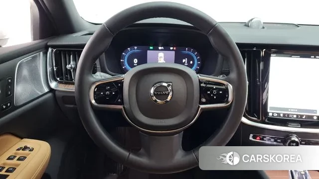 Volvo V60 Cross-Country 2nd Generation 2023 Белый из Кореи, фото 3