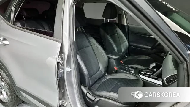 Kia Seltos 2021 Серебряный из Кореи, фото 3