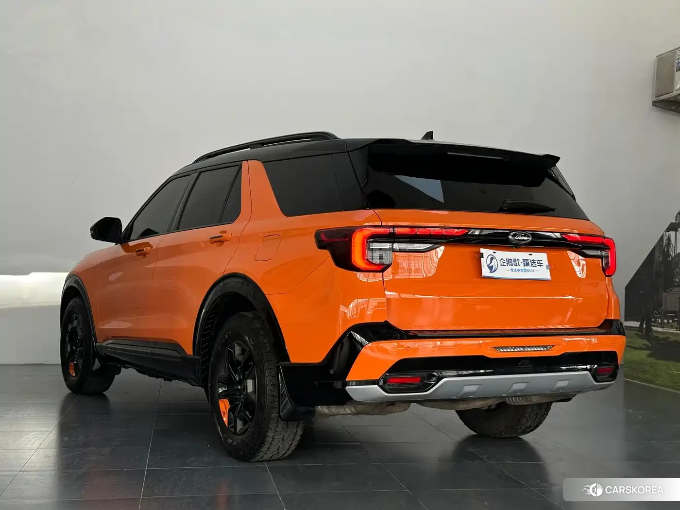 Ford Explorer 2023 Yellow/orange из Китая, фото 3