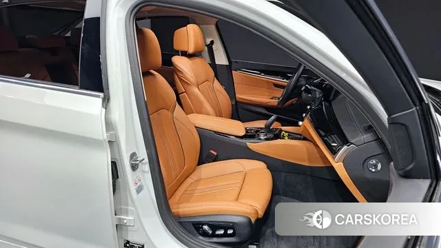 BMW 5 Series (G30) 2022 Белый из Кореи, фото 3