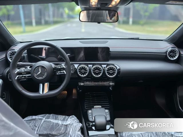 Mercedes-Benz Class A 2024 Белый из Китая, фото 3