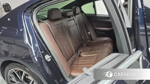 BMW 5 Series (G30) 2023 Черный из Кореи, фото 3