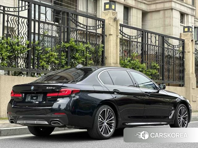 BMW 5 series 2023 Черный из Китая, фото 3
