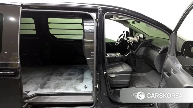 Hyundai Staria 2023 Черный из Кореи, фото 3