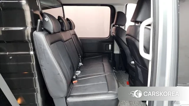 Hyundai Staria 2023 Серебряный из Кореи, фото 3