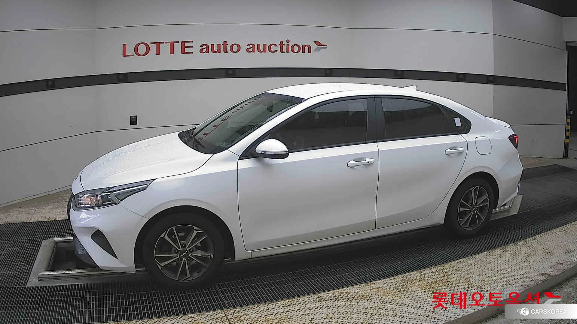 Kia K3 2022 Snow White Pearl из Кореи, фото 3