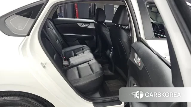 Kia The New K3 2nd generation 2024 Белый из Кореи, фото 3