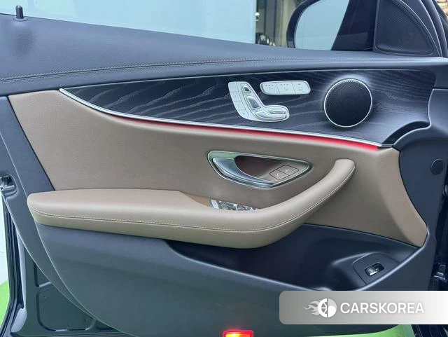 Mercedes-Benz E-class (imported) 2021 Синий из Китая, фото 3