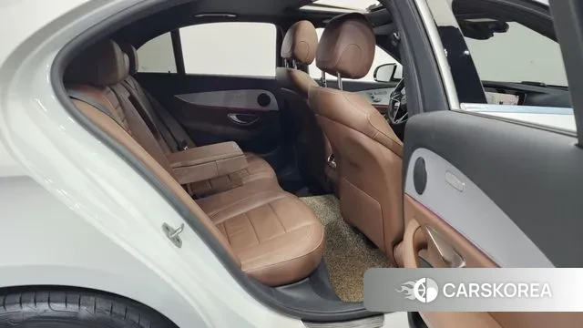 Mercedes-Benz E-Class W213 2021 Белый из Кореи, фото 3