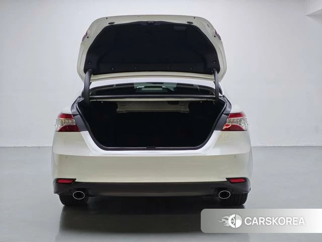 Toyota Camry 2022 Белый из Китая, фото 3