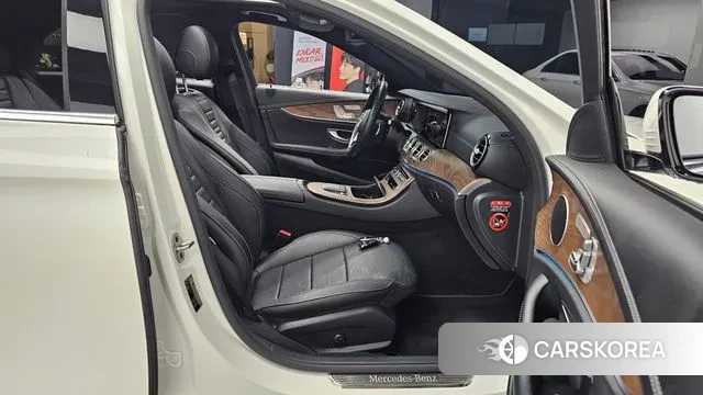 Mercedes-Benz E-Class W213 2022 Белый из Кореи, фото 3